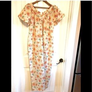 Vintage floral house dress / summer nightgown / sundress